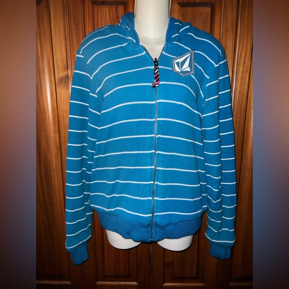 Volcom - Picture 2 of 8